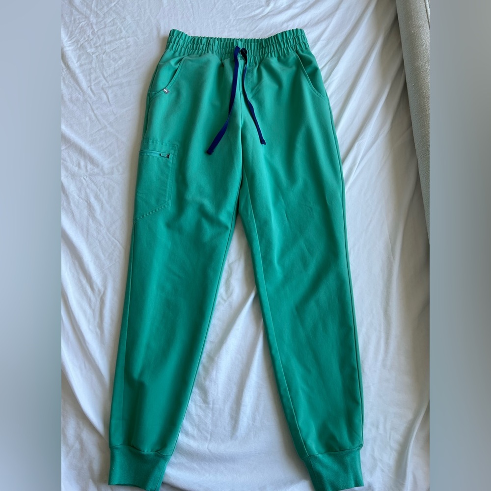 FIGS High-Waisted Zamora Scrub pants - Small Regular Surgical green
